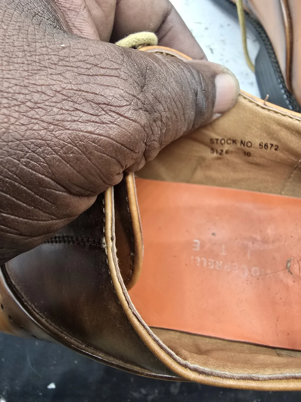 Men's Tan Leather Brogue Derby Shoes — Elegant Burnished Finish
